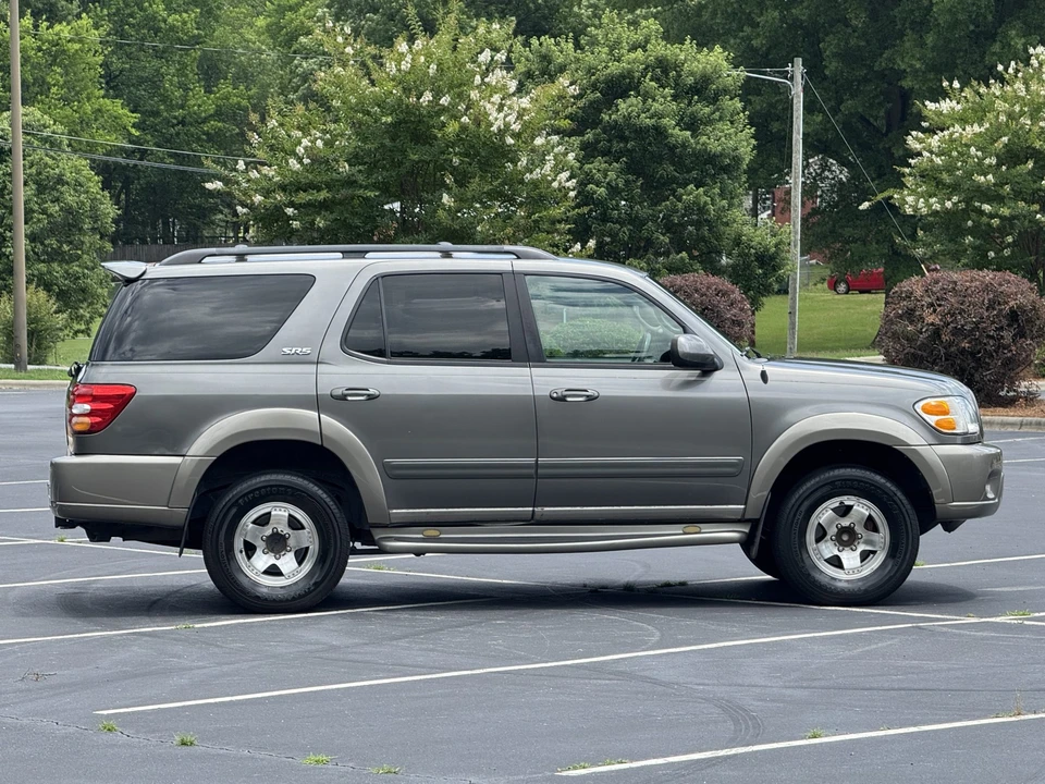 2004 Toyota Sequoia 1st Gen - Image 14 of 31