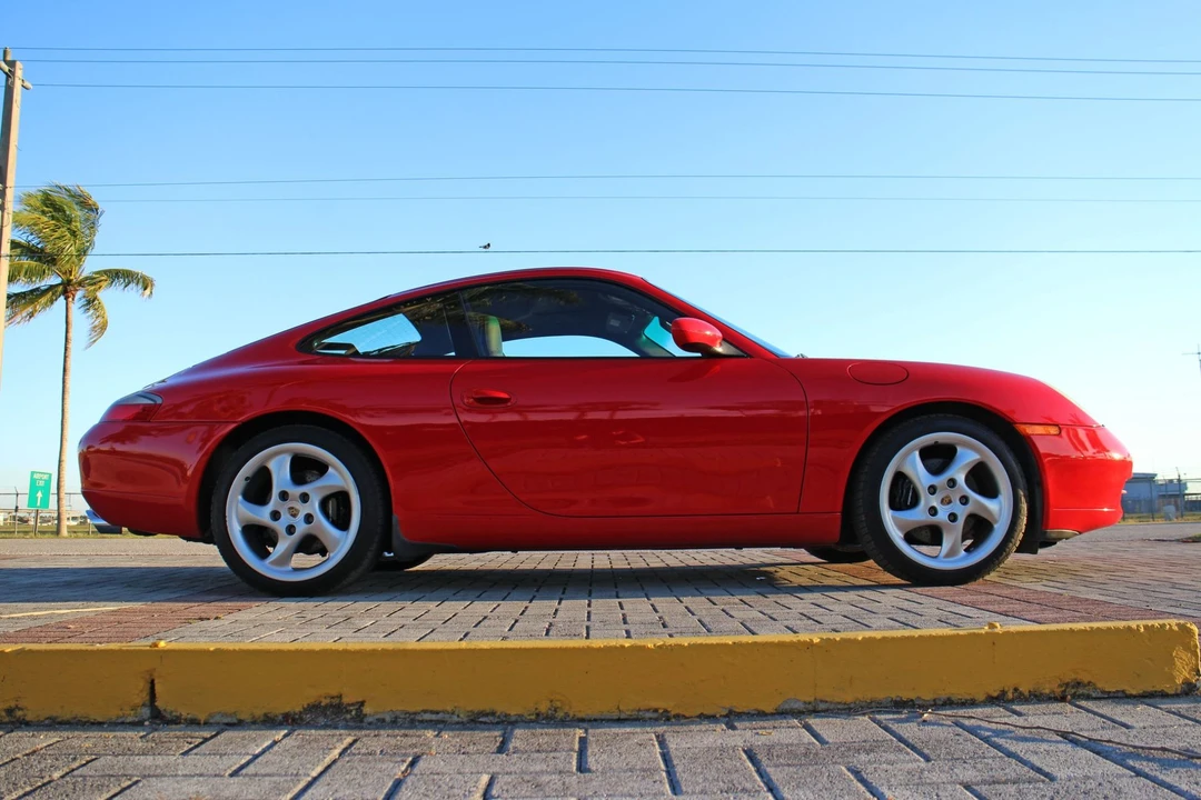 2001 Porsche 996 Carrera - Image 23 of 31