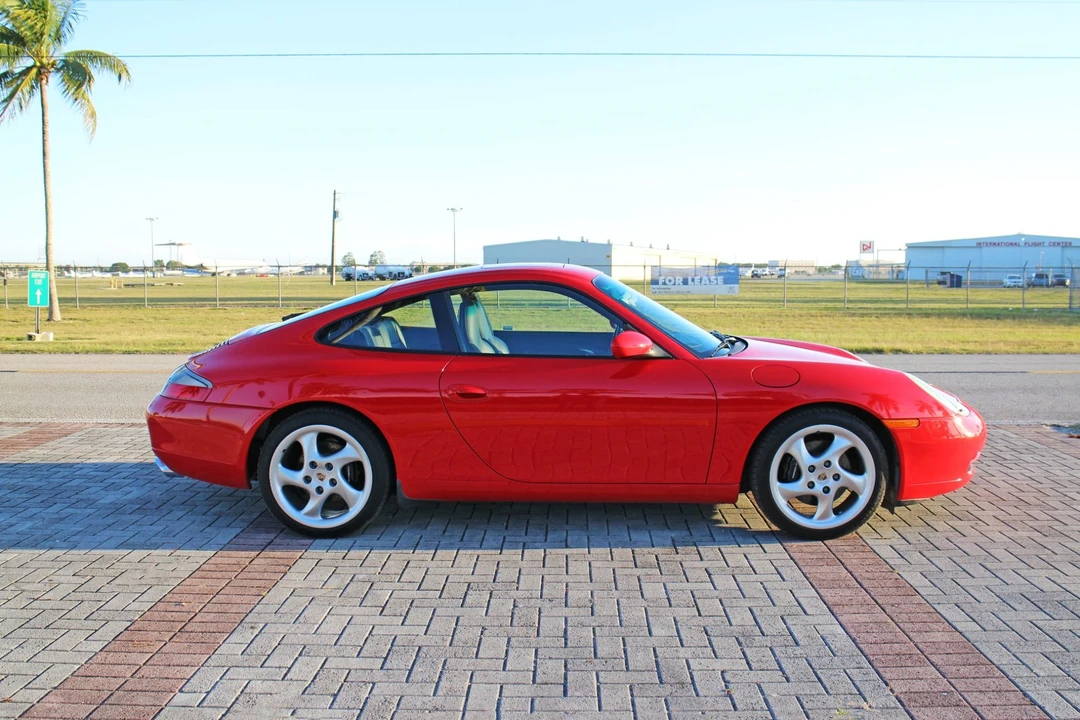 2001 Porsche 996 Carrera - Image 9 of 31