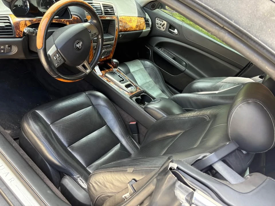 Jaguar XK - Image 3 of 5