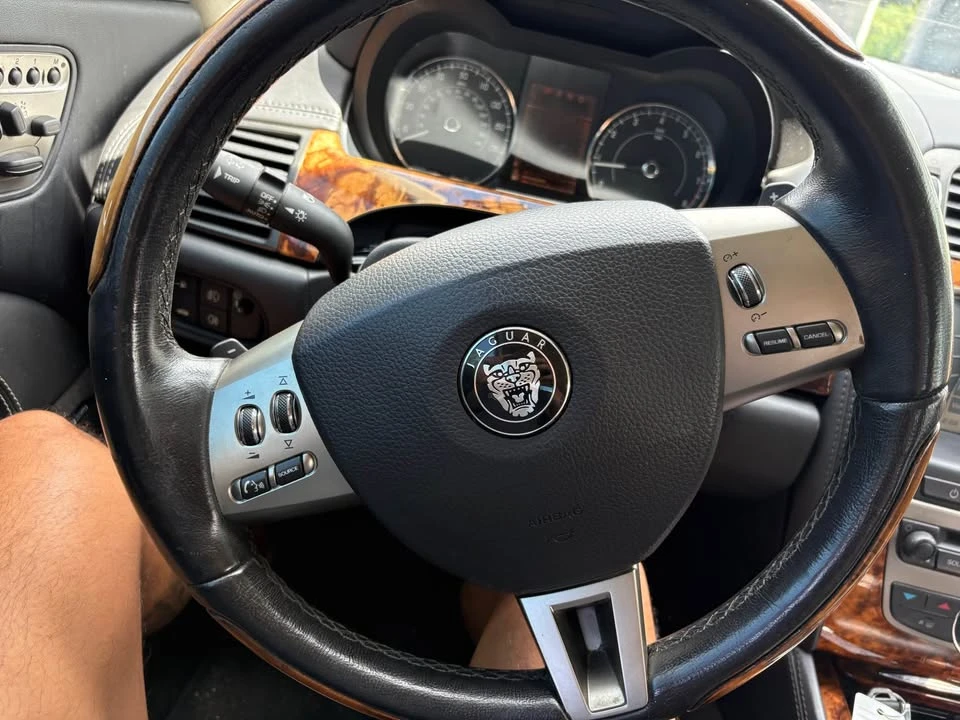 Jaguar XK - Image 5 of 5
