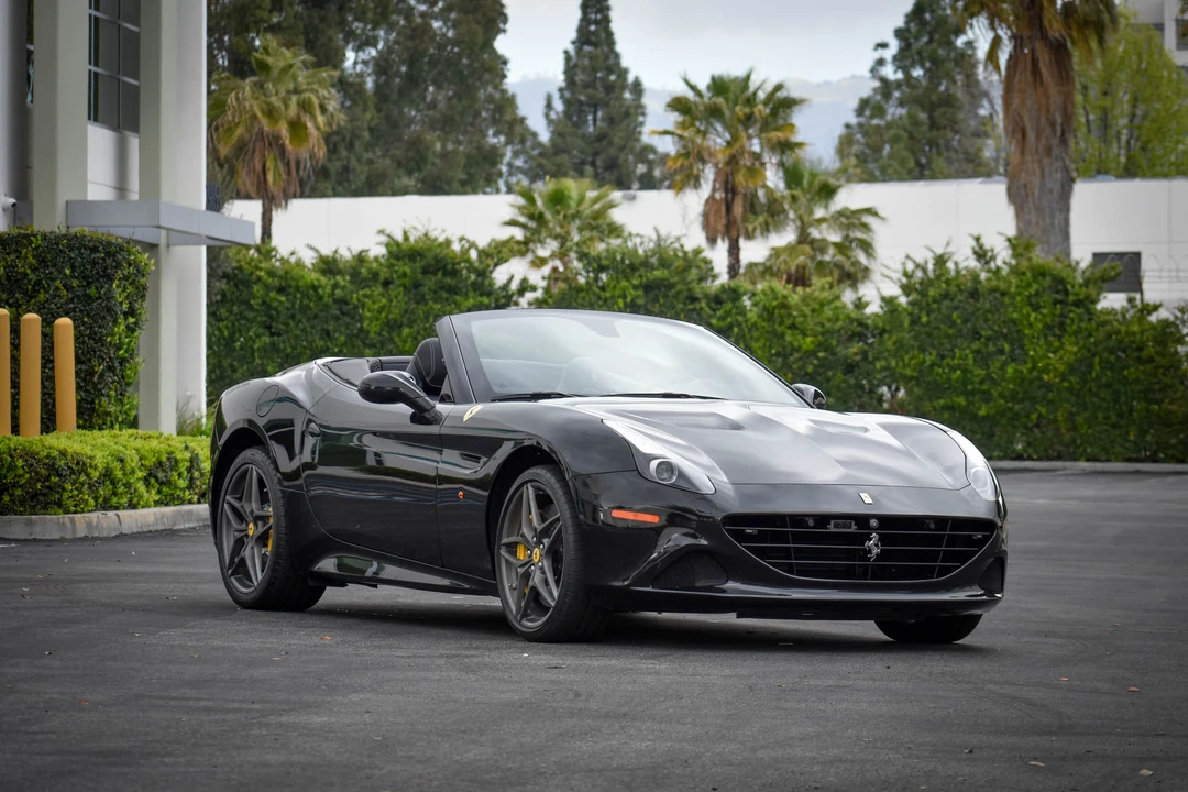 2015 Ferrari California T - Image 5 of 31