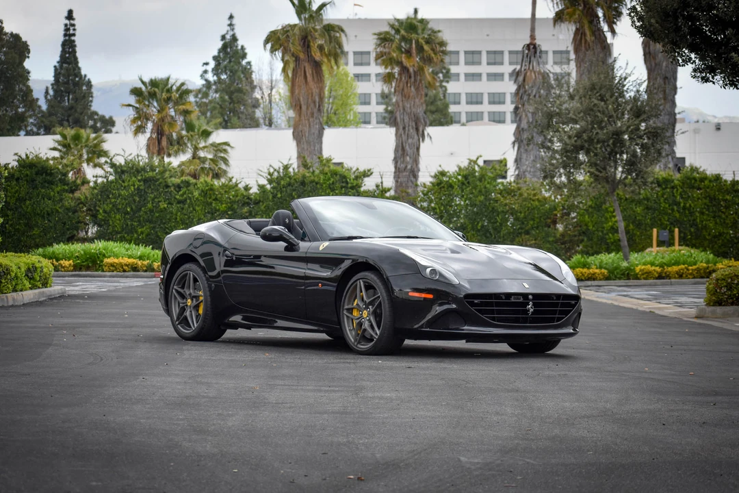 2015 Ferrari California T - Image 2 of 31