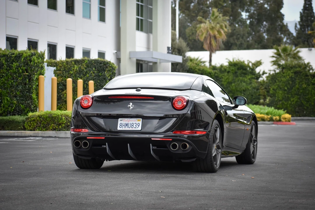 2015 Ferrari California T - Image 12 of 31