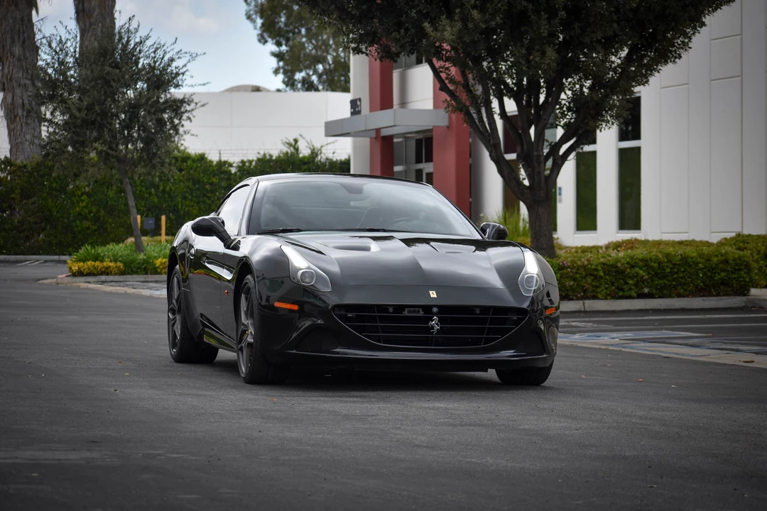 2015 Ferrari California T - Image 10 of 31