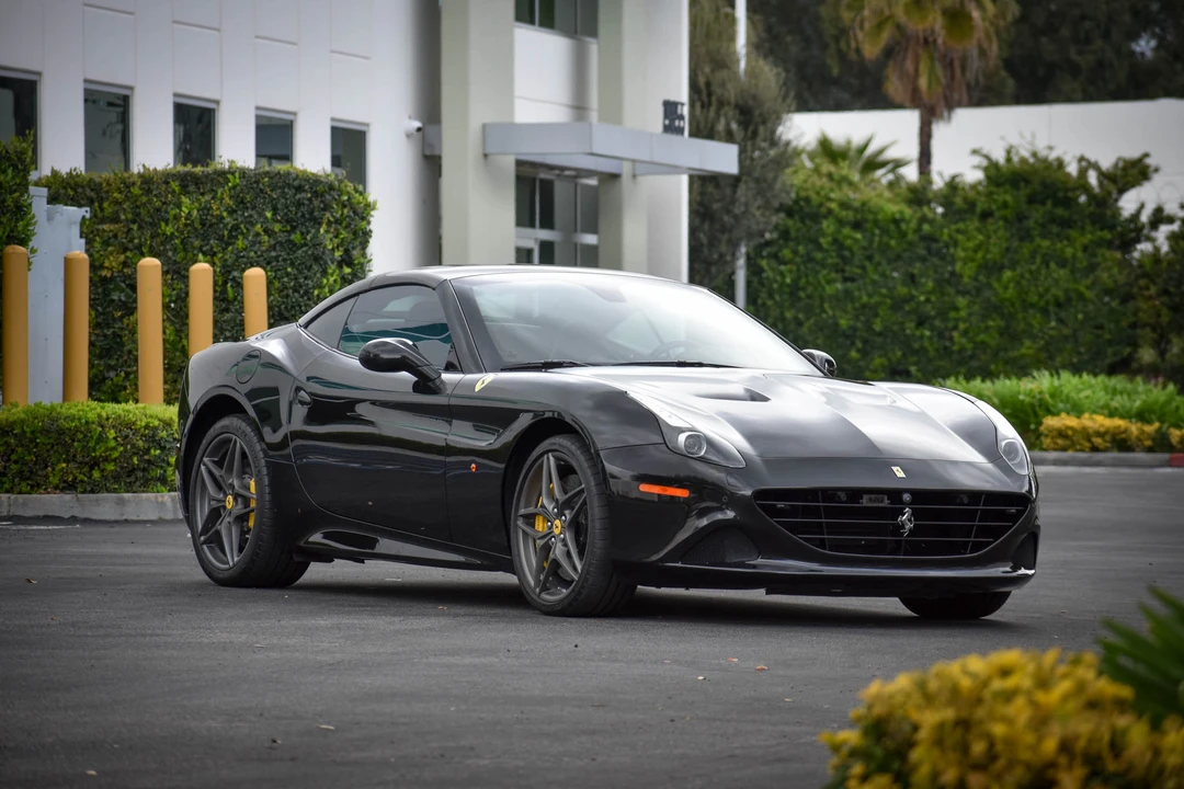 2015 Ferrari California T - Image 8 of 31