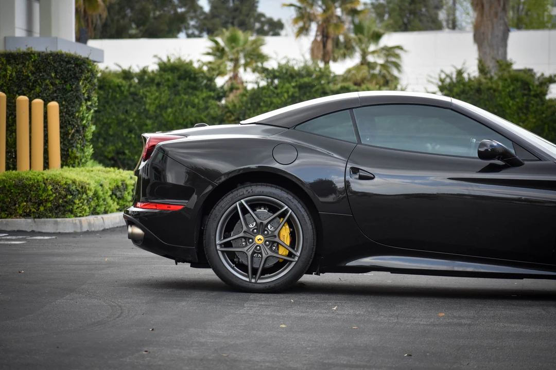2015 Ferrari California T - Image 23 of 31
