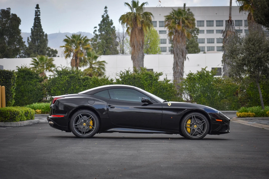2015 Ferrari California T - Image 11 of 31