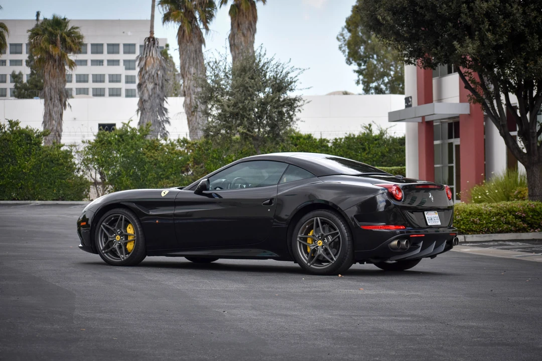 2015 Ferrari California T - Image 18 of 31
