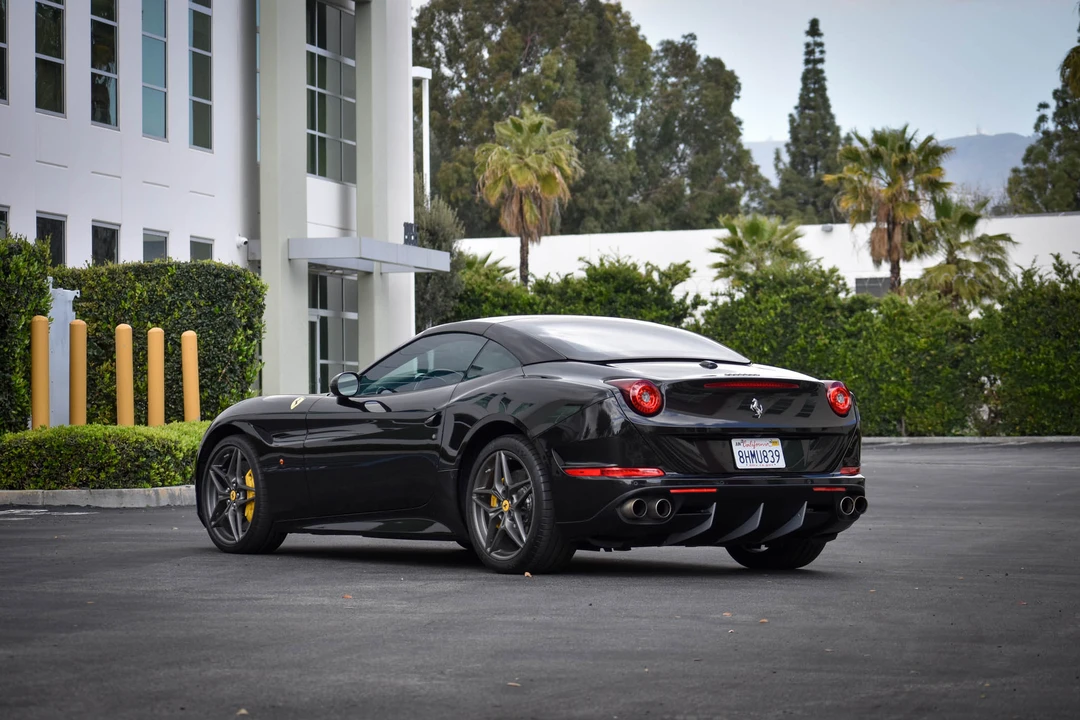 2015 Ferrari California T - Image 16 of 31