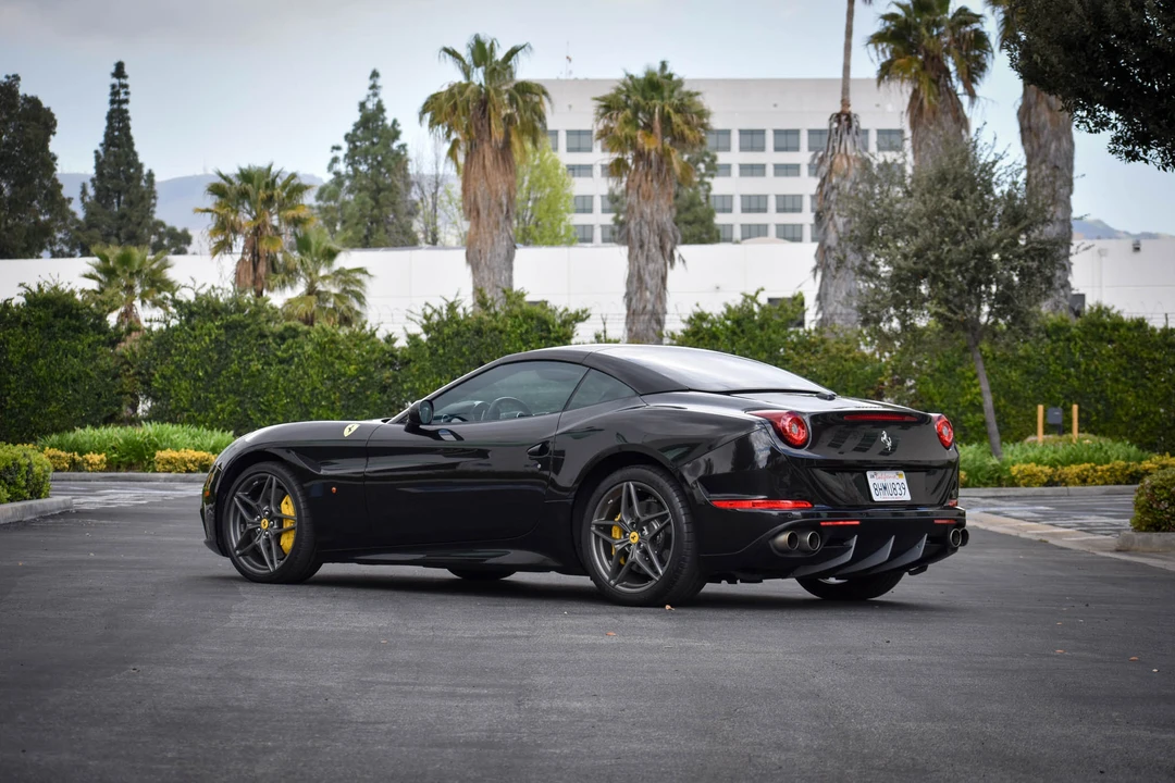 2015 Ferrari California T - Image 17 of 31