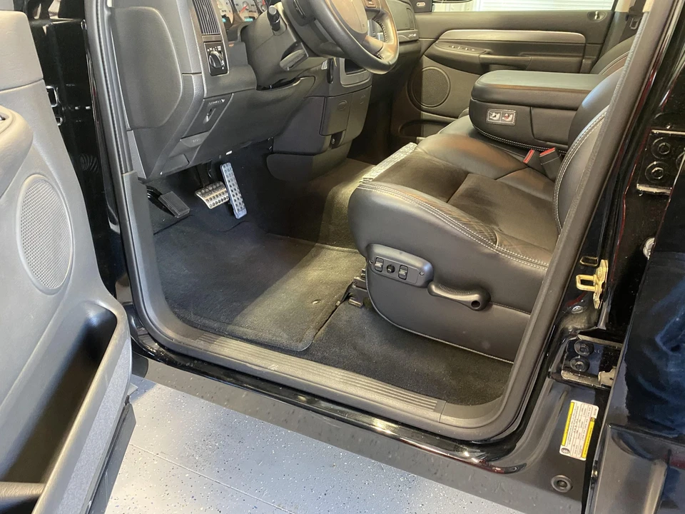 2005 Dodge Ram SRT-10 3rd Gen - Image 25 of 31