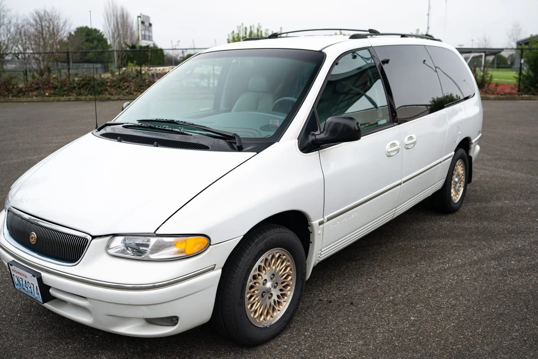 1997 Chrysler Town & Country - Image 20 of 31