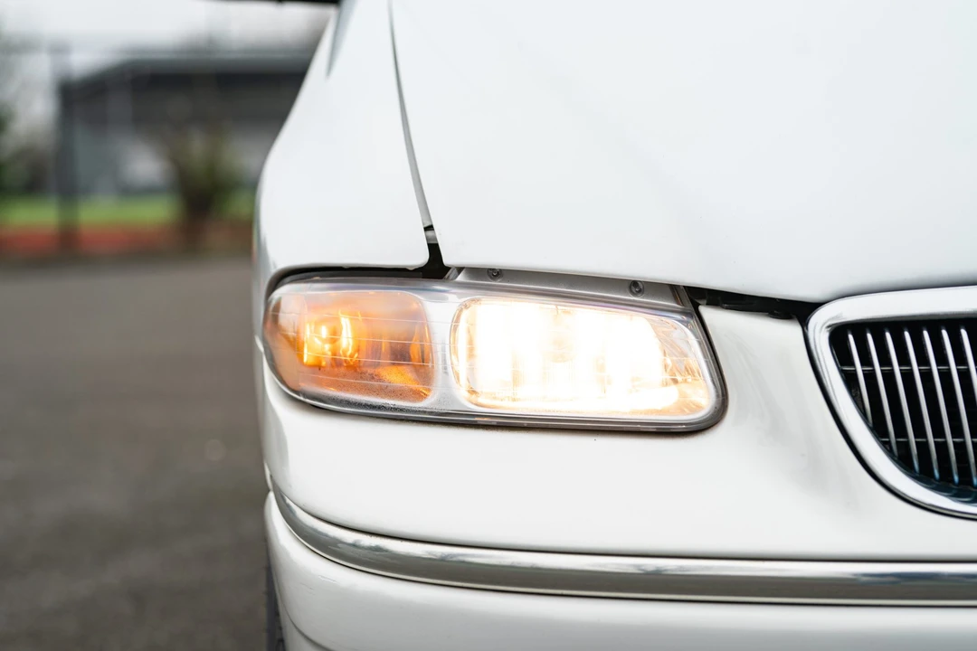 1997 Chrysler Town & Country - Image 29 of 31