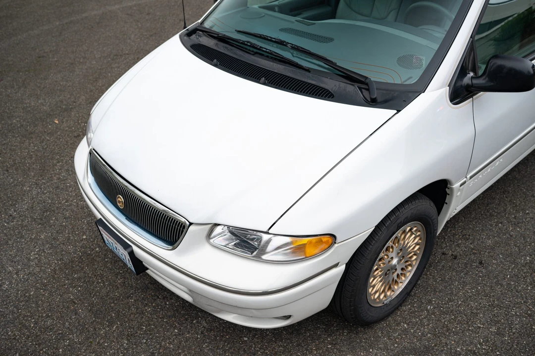 1997 Chrysler Town & Country - Image 24 of 31