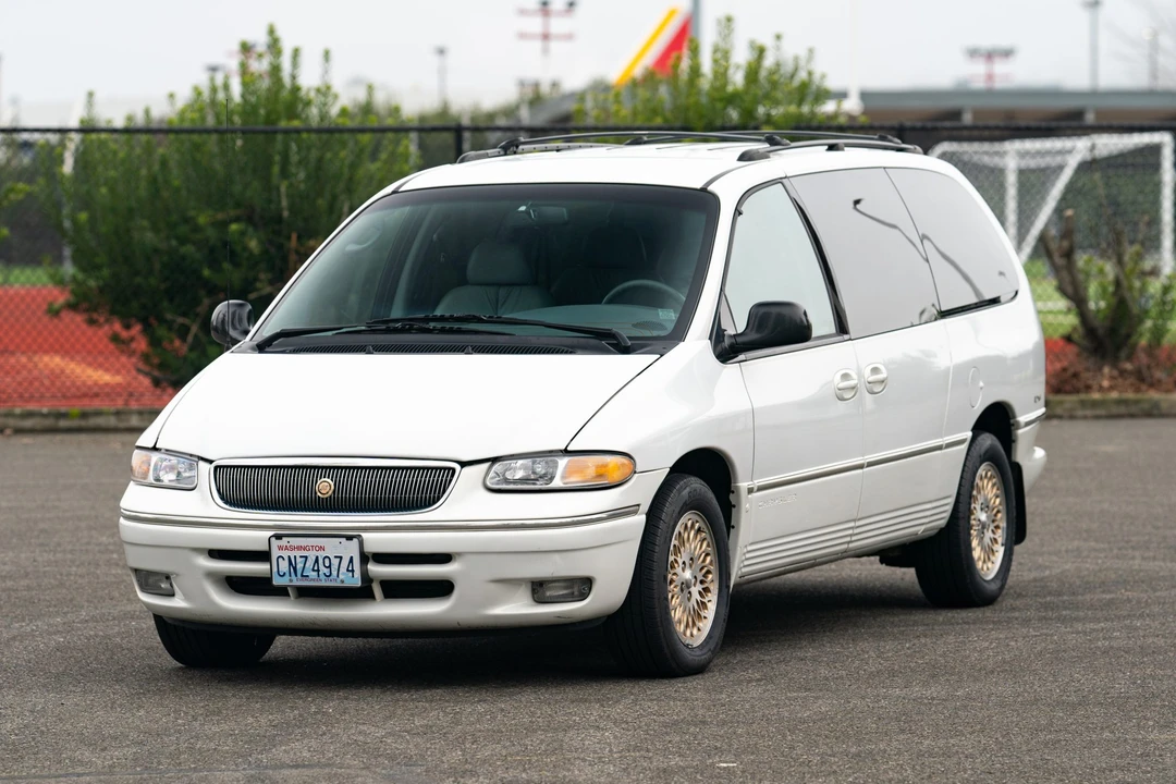 1997 Chrysler Town & Country - Image 2 of 31