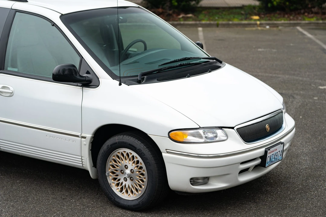 1997 Chrysler Town & Country - Image 21 of 31