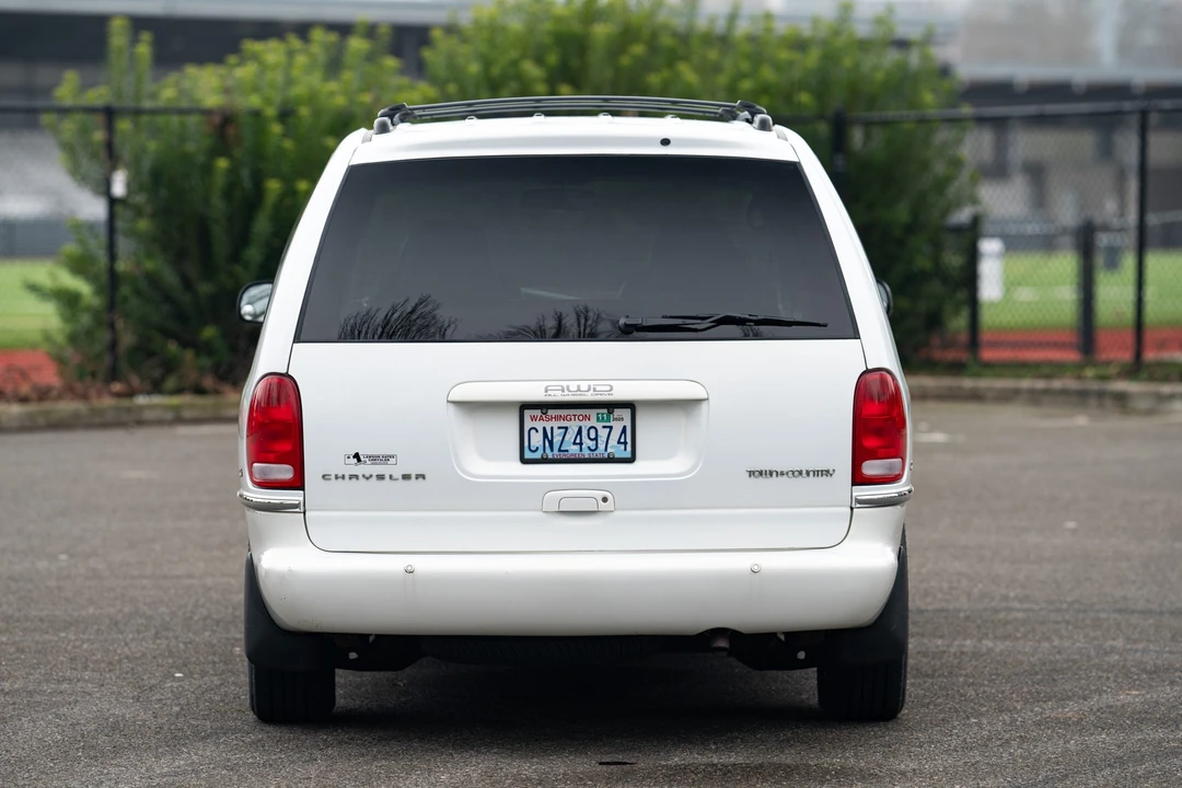 1997 Chrysler Town & Country - Image 7 of 31