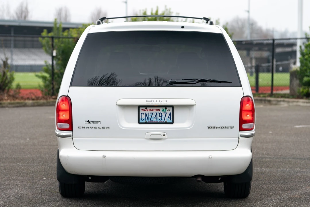 1997 Chrysler Town & Country - Image 13 of 31