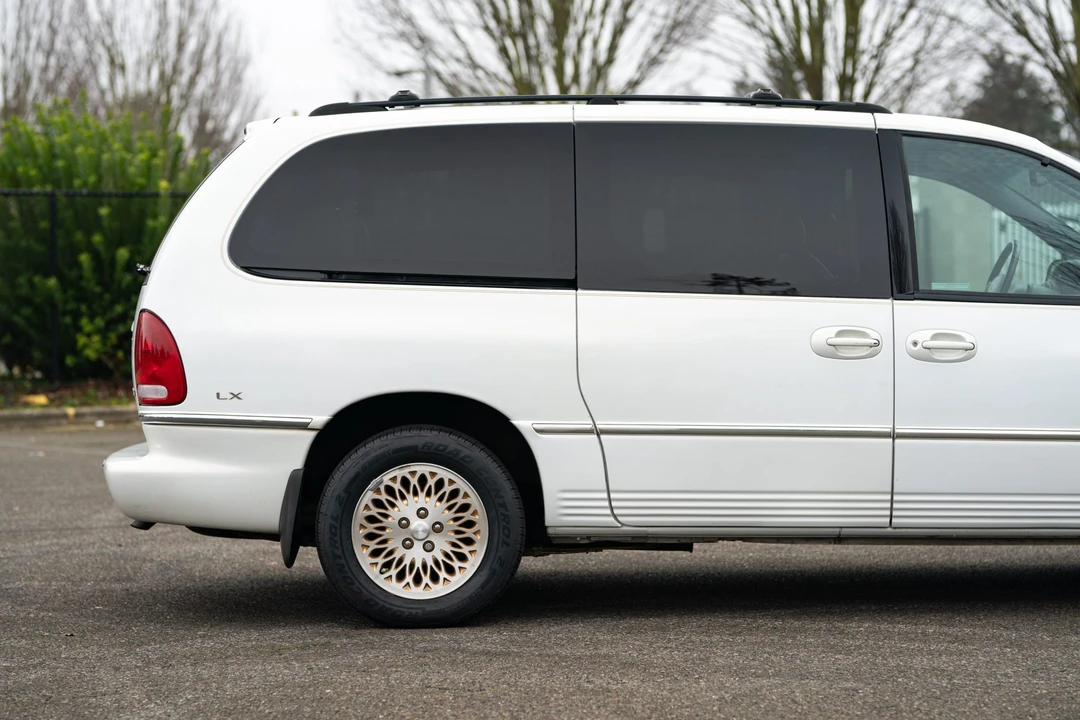 1997 Chrysler Town & Country - Image 15 of 31