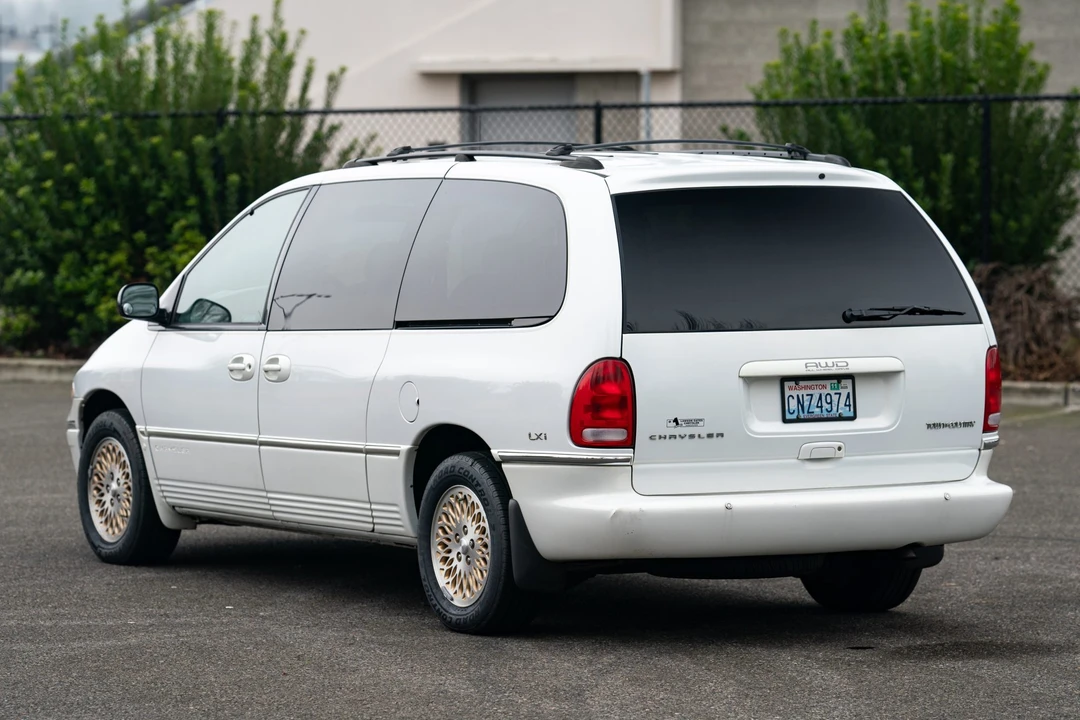 1997 Chrysler Town & Country - Image 8 of 31