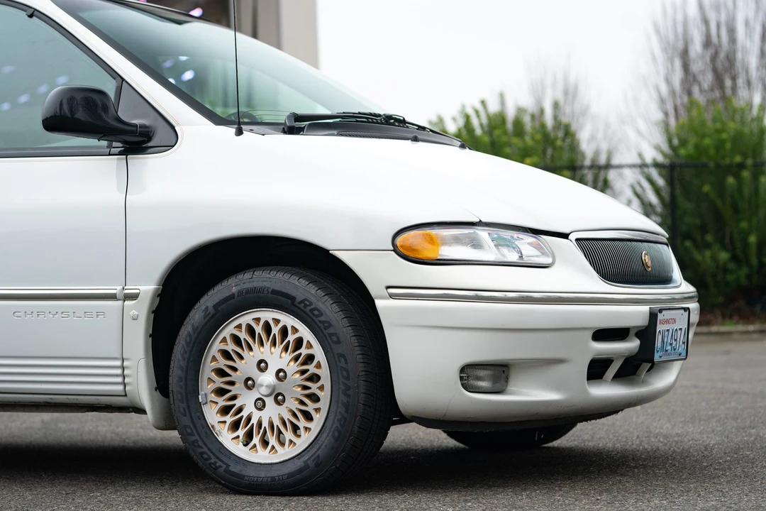 1997 Chrysler Town & Country - Image 25 of 31