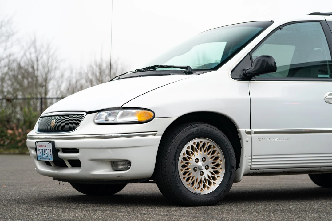 1997 Chrysler Town & Country - Image 26 of 31