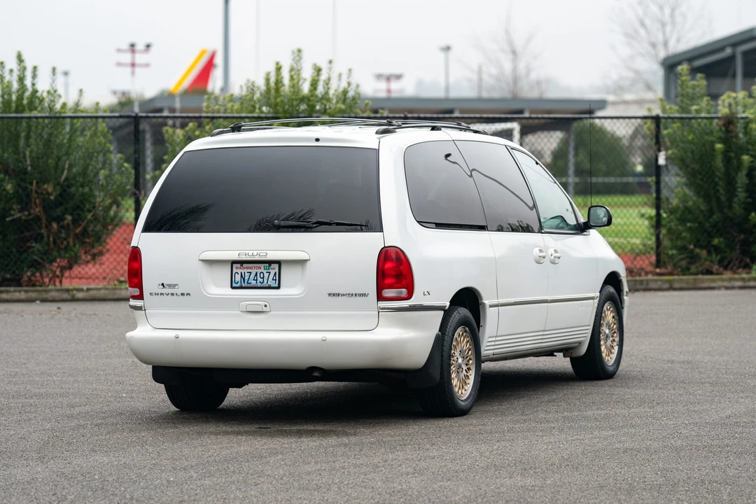 1997 Chrysler Town & Country - Image 6 of 31