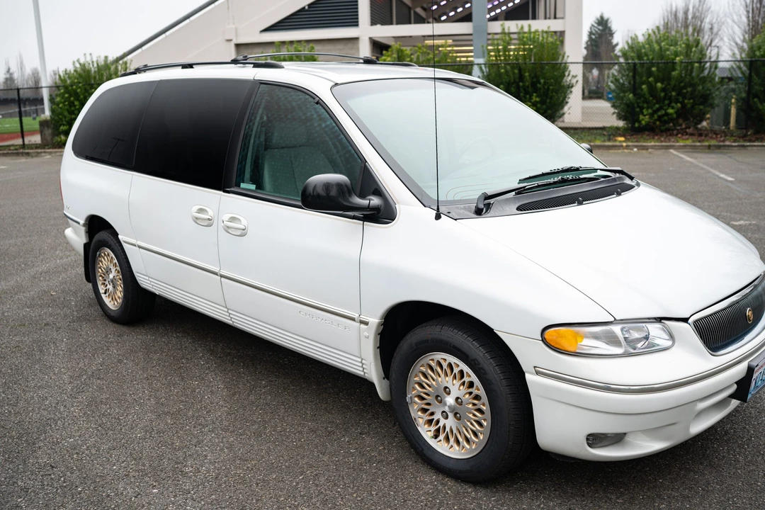 1997 Chrysler Town & Country - Image 19 of 31