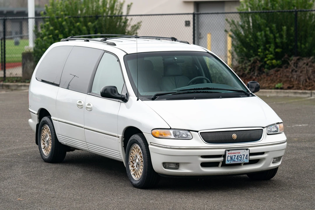 1997 Chrysler Town & Country - Image 4 of 31