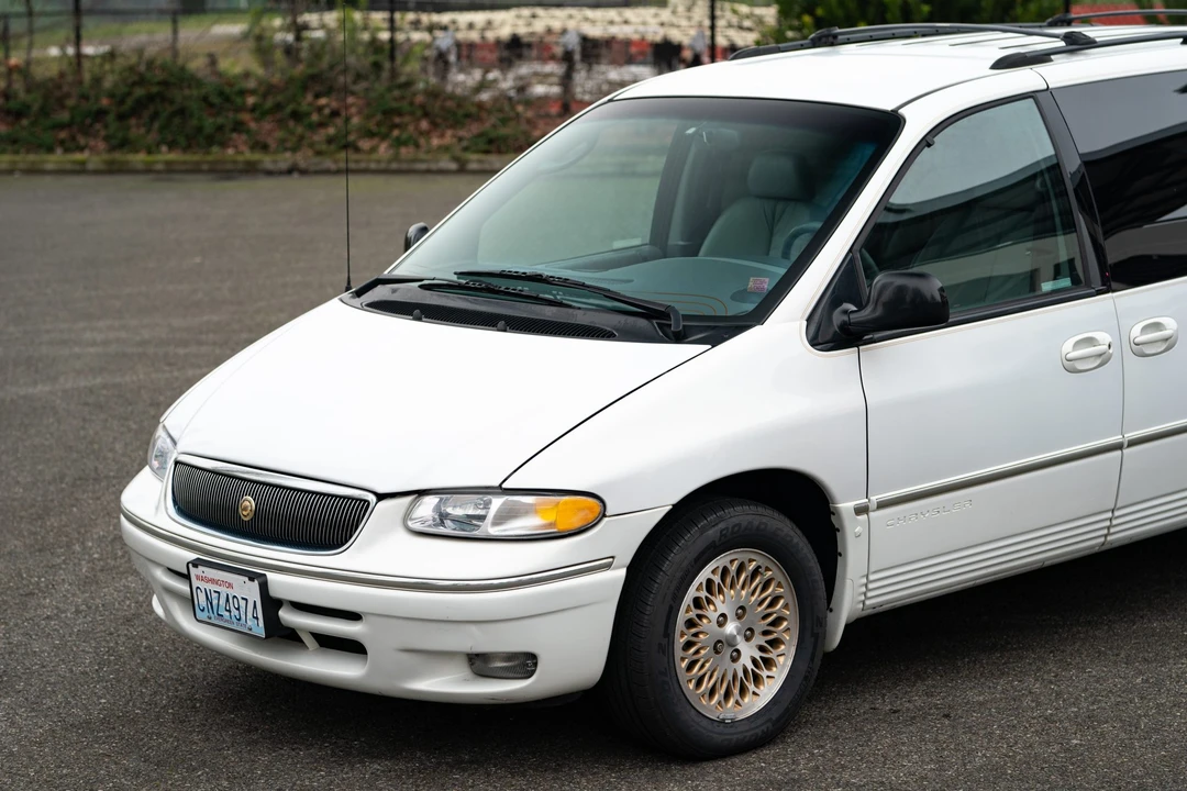 1997 Chrysler Town & Country - Image 22 of 31