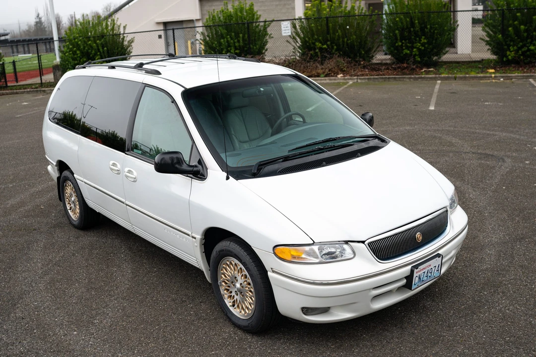1997 Chrysler Town & Country - Image 12 of 31