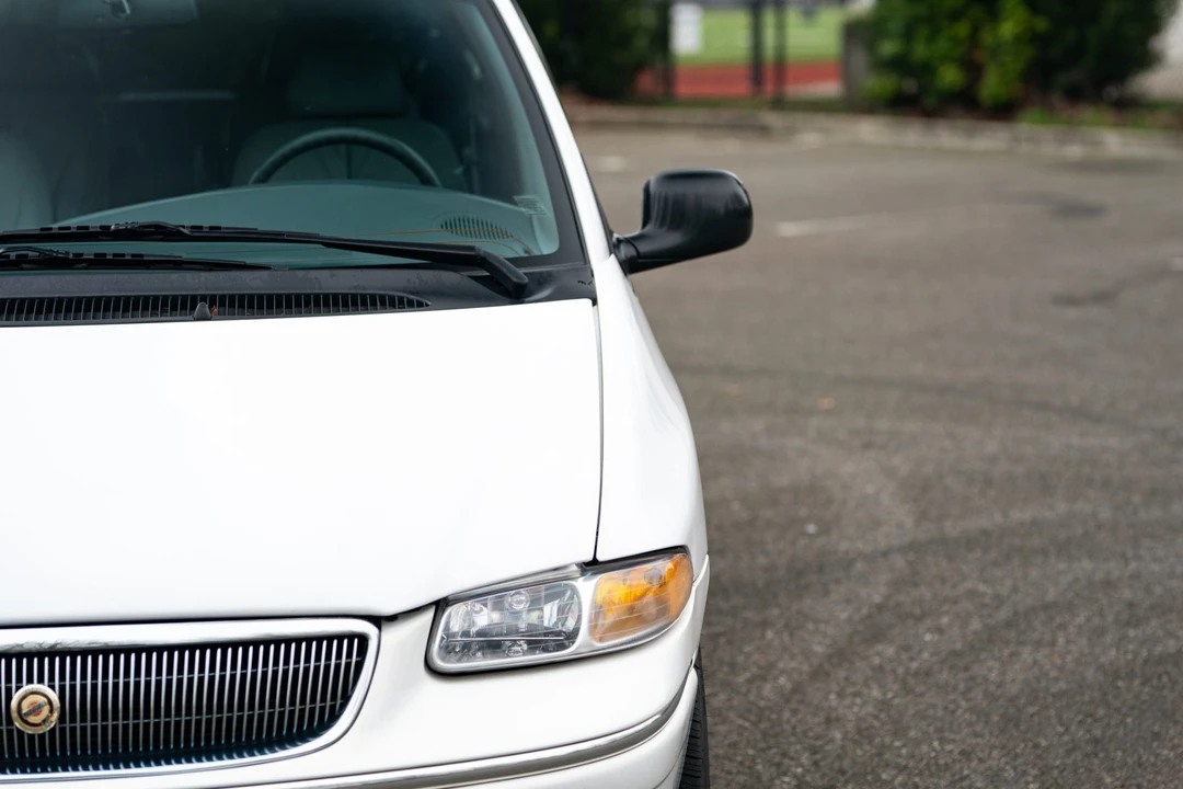 1997 Chrysler Town & Country - Image 28 of 31