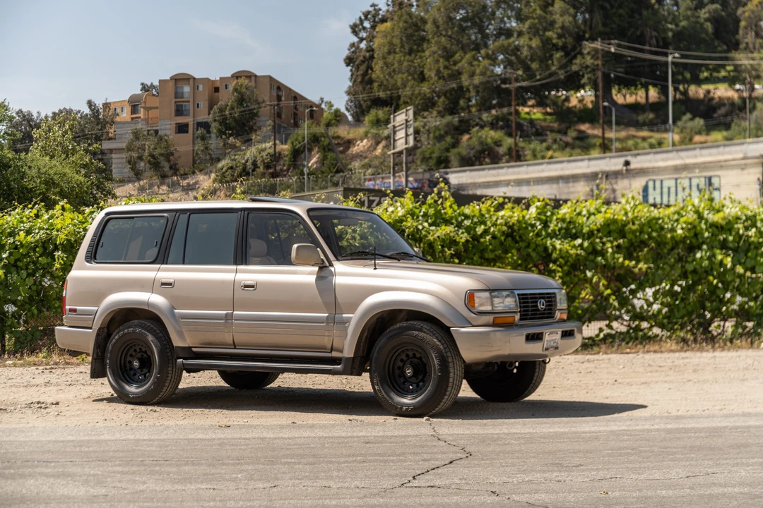1997 Lexus LX 1st Gen - Image 25 of 31