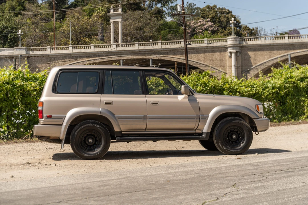1997 Lexus LX 1st Gen - Image 21 of 31
