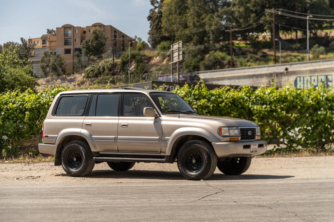 1997 Lexus LX 1st Gen - Image 24 of 31