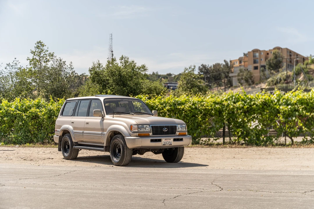 1997 Lexus LX 1st Gen - Image 26 of 31