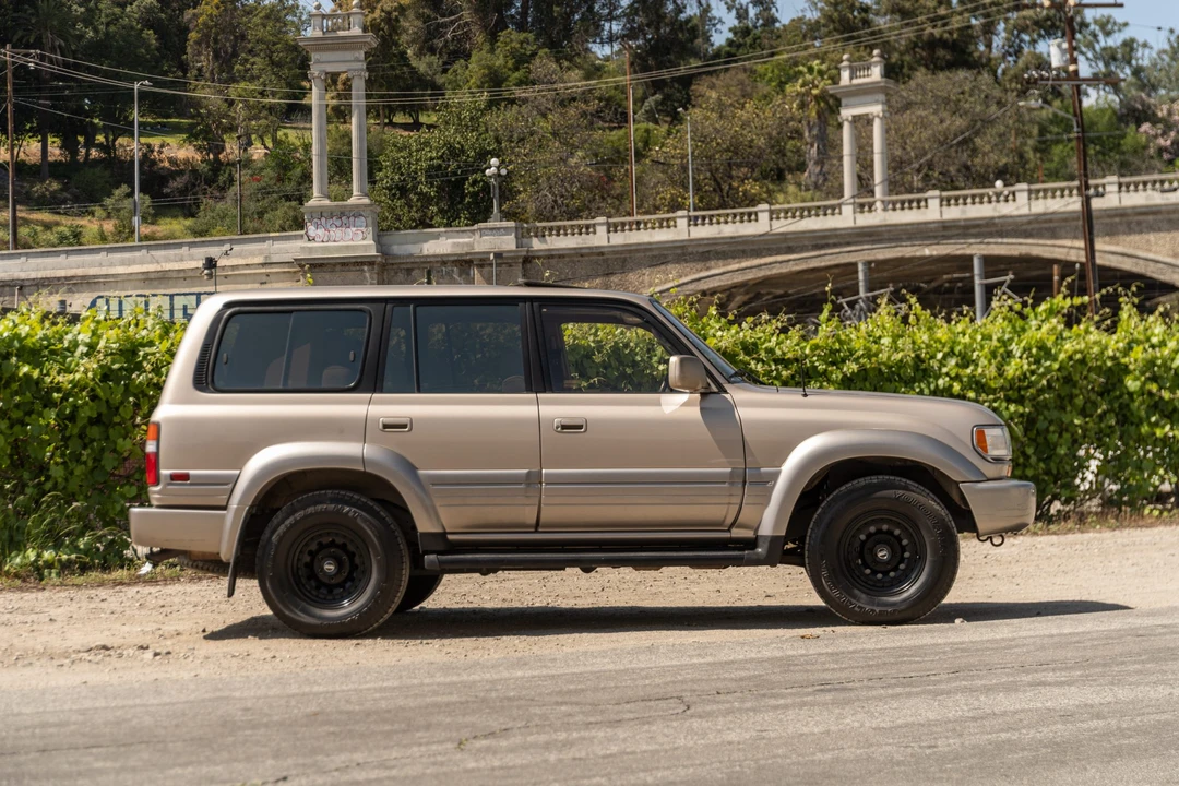 1997 Lexus LX 1st Gen - Image 22 of 31