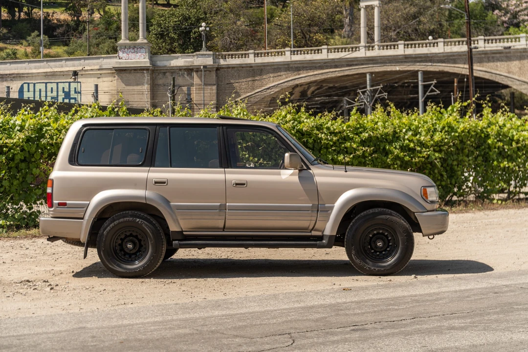 1997 Lexus LX 1st Gen - Image 23 of 31