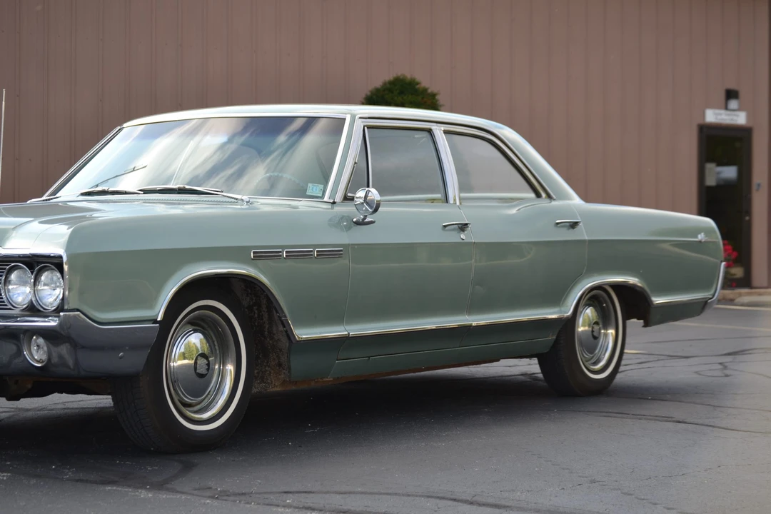1965 Buick LeSabre - Image 23 of 31