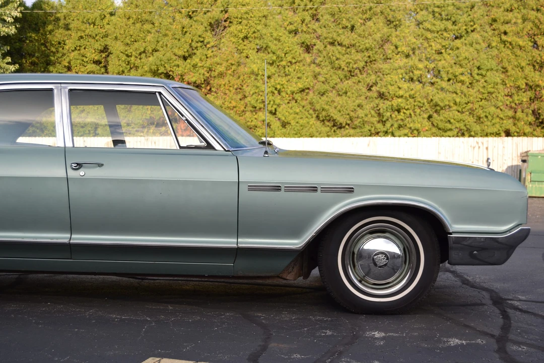 1965 Buick LeSabre - Image 28 of 31