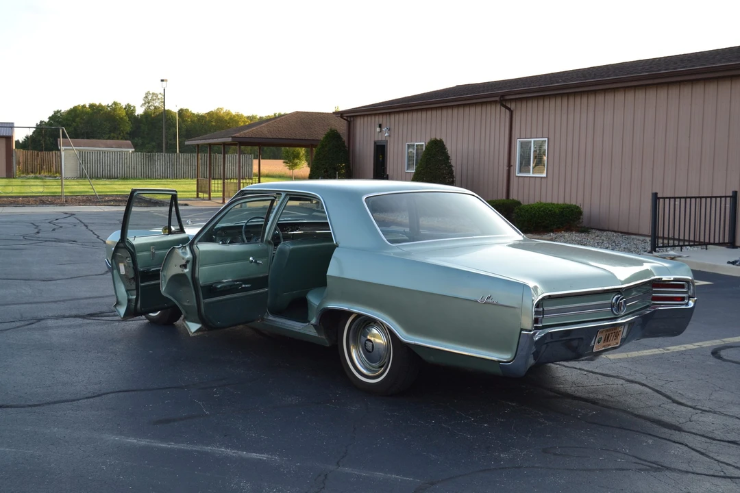1965 Buick LeSabre - Image 17 of 31