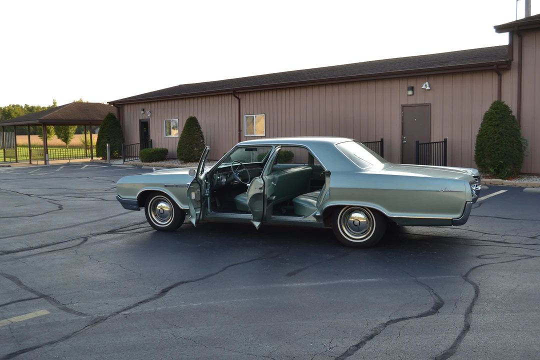 1965 Buick LeSabre - Image 18 of 31