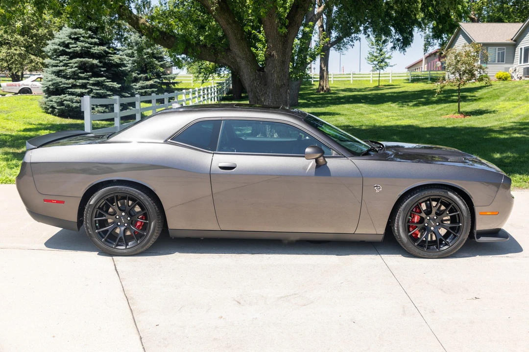 2016 Dodge Challenger SRT Hellcat 3rd Gen - Image 19 of 31