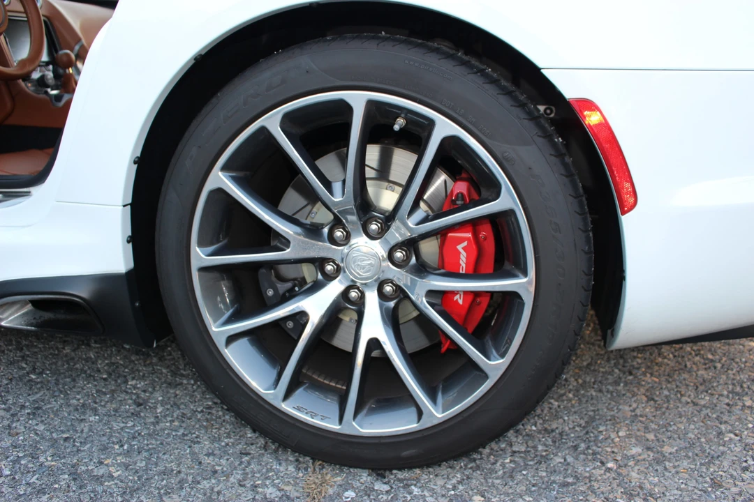 2014 Dodge Viper 5th Gen - Image 11 of 31