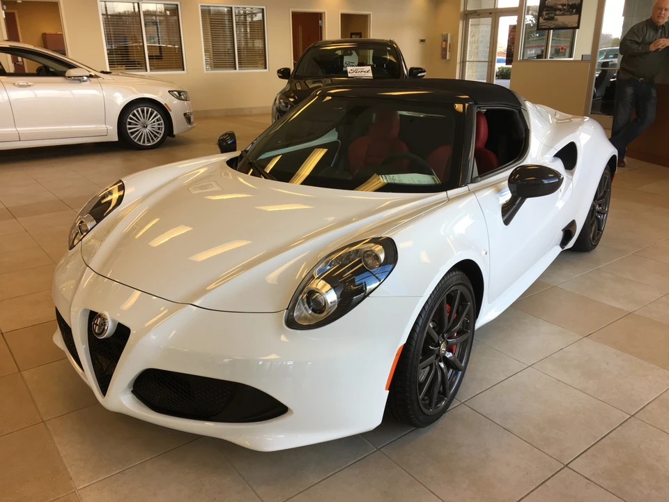 2016 Alfa Romeo 4C Spider - Image 5 of 31