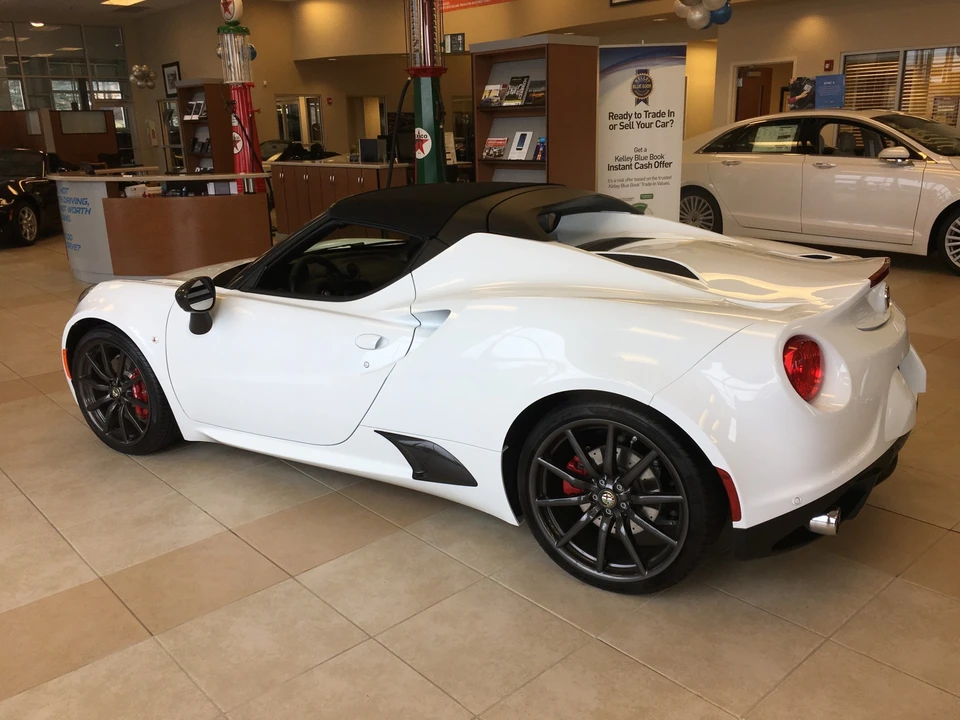 2016 Alfa Romeo 4C Spider - Image 9 of 31