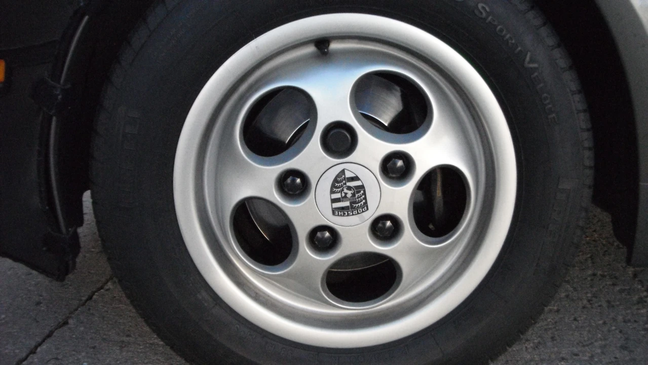 1988 Porsche 944 - Image 23 of 31