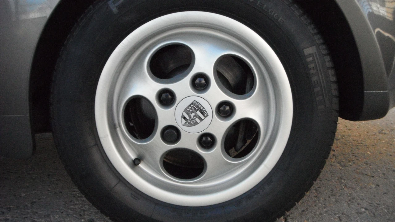 1988 Porsche 944 - Image 24 of 31