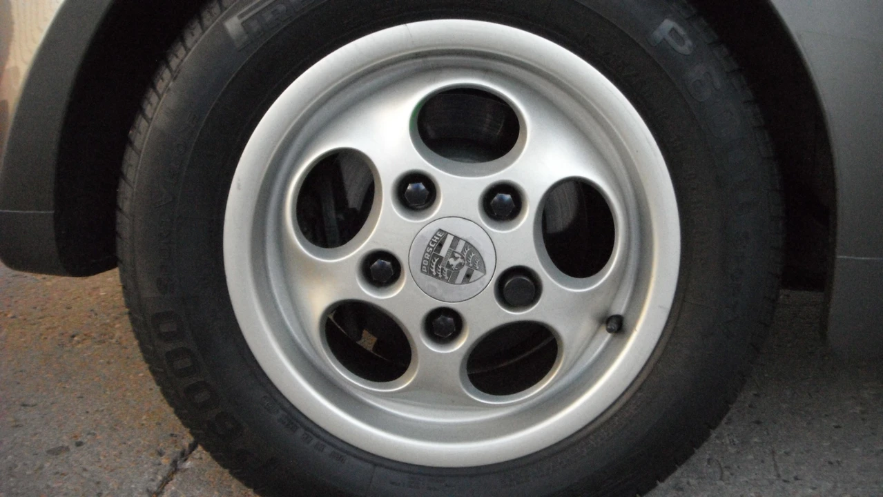 1988 Porsche 944 - Image 25 of 31